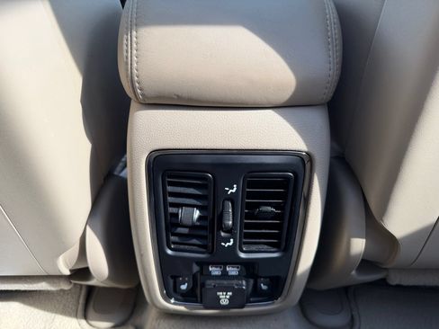 Used 2014 Jeep Grand Cherokee Overland w/ Advanced Technology Group AWD/4WD image 27