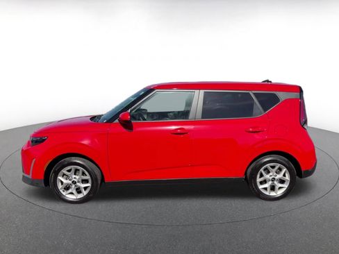 Used 2025 Kia Soul LX w/ LX Technology Package FWD image 9