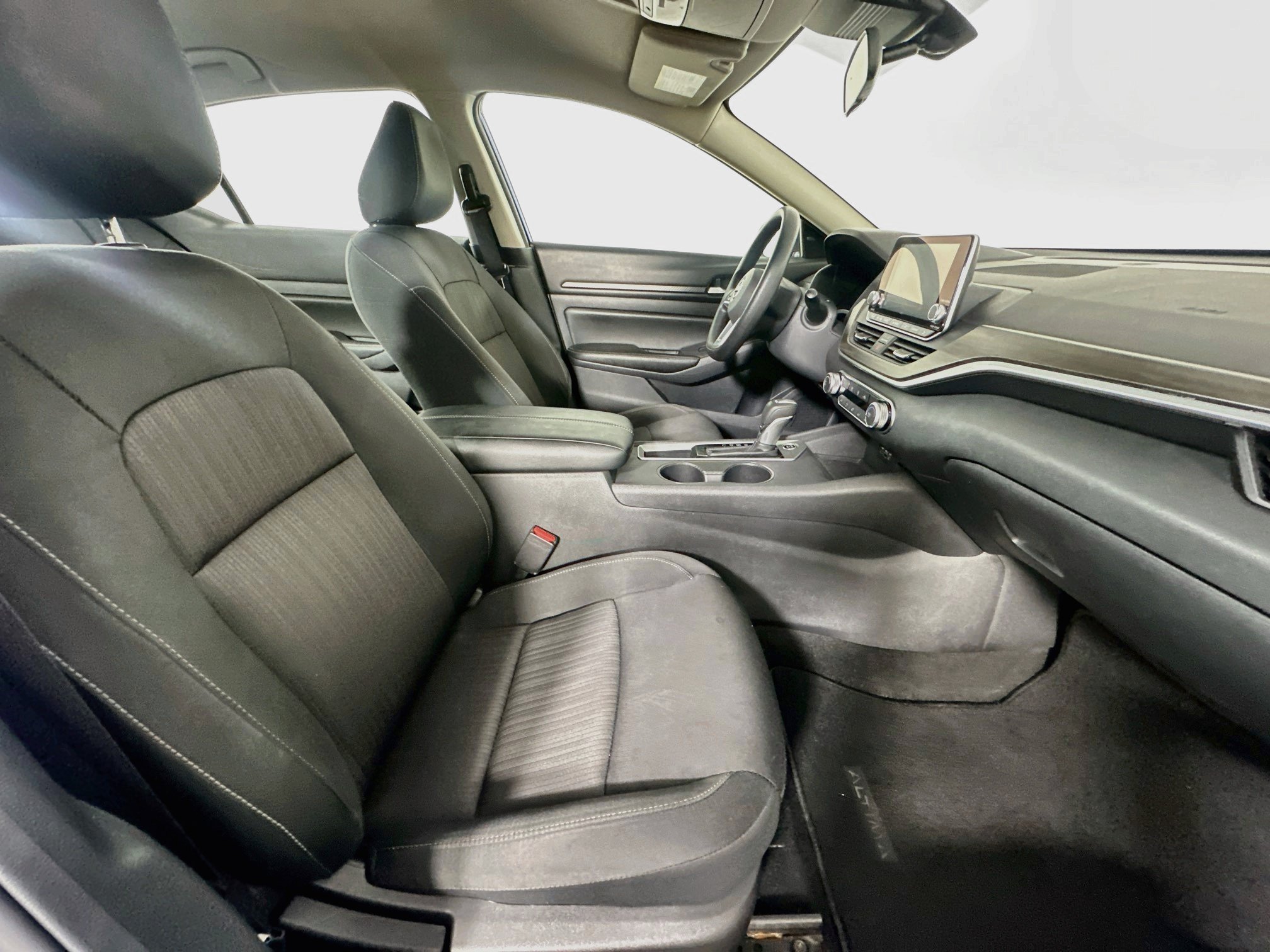 Used 2025 Nissan Altima 2.5 SV FWD image 29