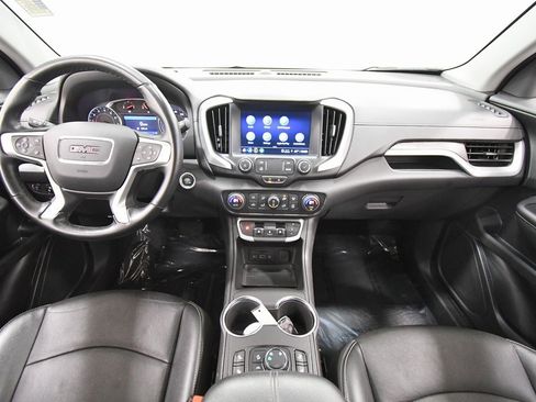 Used 2024 GMC Terrain SLT image 3