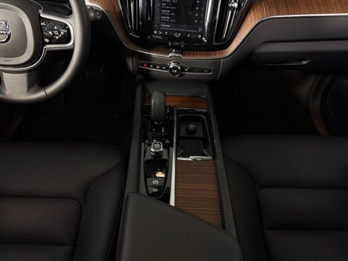 Used 2023 Volvo XC60 B5 Plus w/ Climate Package image 16