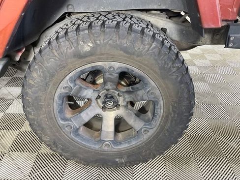 Used 2014 Jeep Wrangler Unlimited Sahara w/ Dual Top Group AWD/4WD image 13