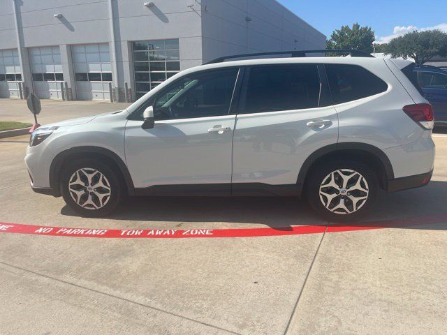 Used 2019 Subaru Forester Premium w/ All-Weather Package AWD/4WD image 5