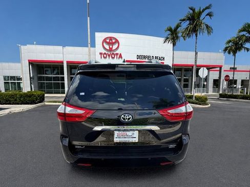 Used 2017 Toyota Sienna Limited Premium AWD/4WD image 6