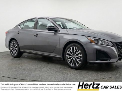 Used 2025 Nissan Altima 2.5 SV FWD image 1