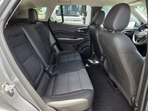 Used 2024 Chevrolet Trax LT FWD image 19