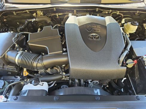 Used 2022 Toyota Tacoma SR5 AWD/4WD image 17
