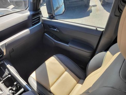 Used 2024 Lexus GX 550 image 13