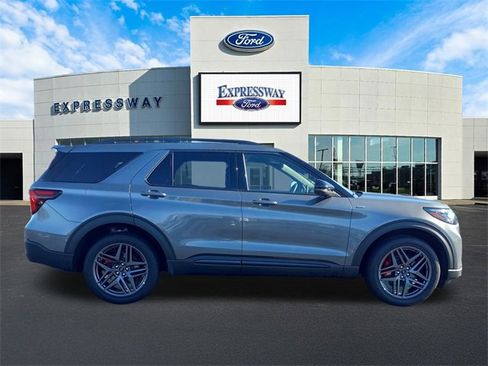 Used 2025 Ford Explorer ST-Line w/ ST-Line Street Pack image 5