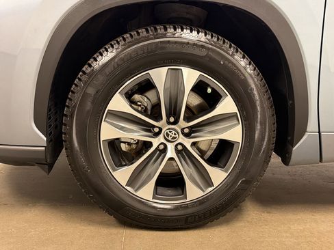 Used 2022 Toyota Highlander XLE FWD image 10