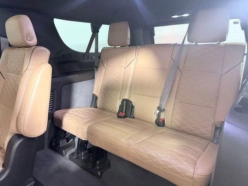 Used 2024 Cadillac Escalade ESV Premium Luxury AWD/4WD image 22