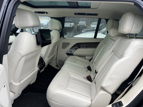 Used 2025 Land Rover Range Rover Long Wheelbase SE image 31