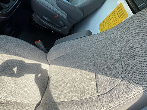 Used 2019 Chevrolet Express 2500 RWD image 11