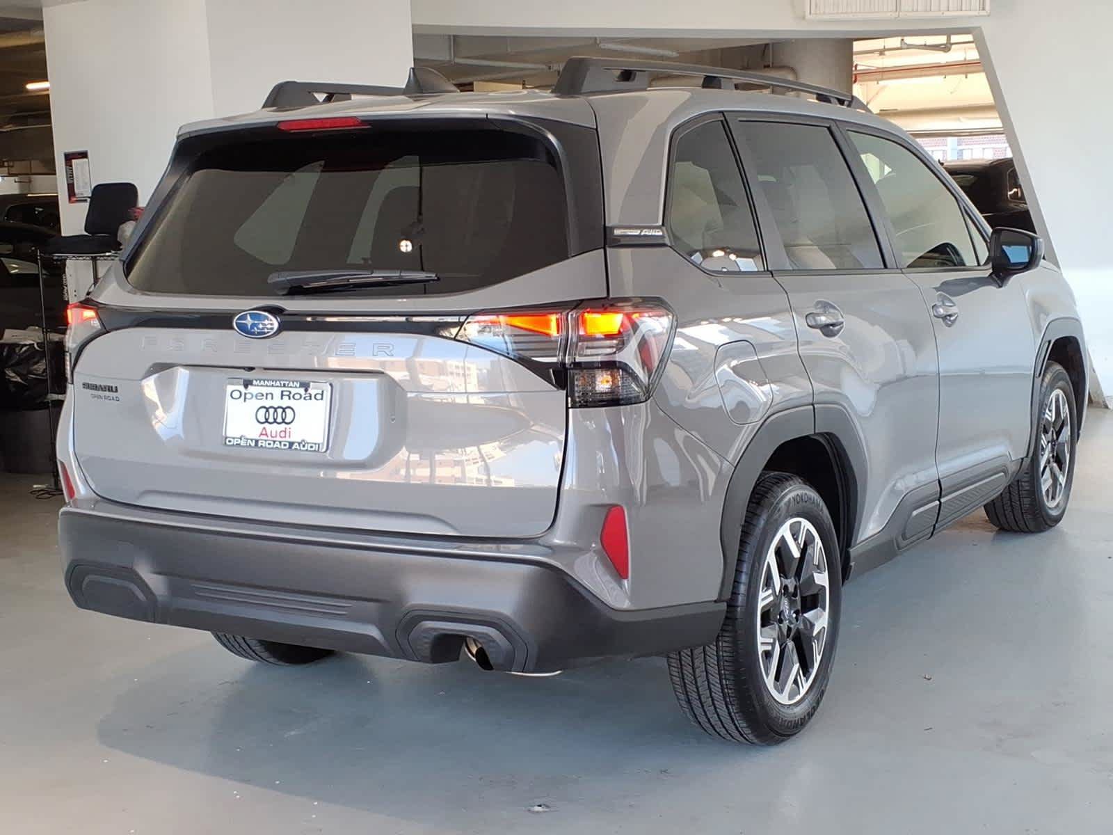 Used 2025 Subaru Forester Premium AWD/4WD image 4