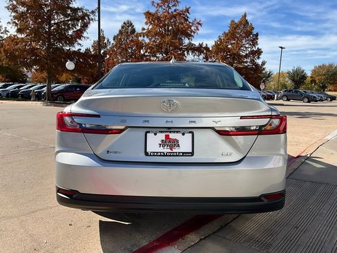 Used 2025 Toyota Camry LE image 7