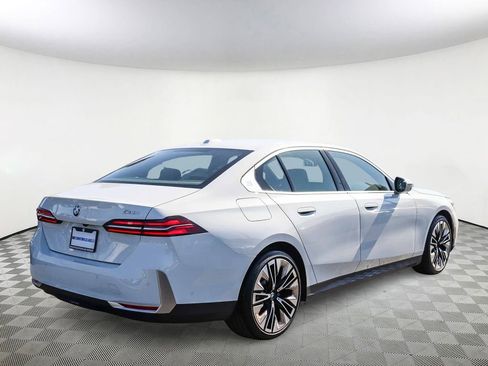 Used 2025 BMW 530i 530i w/ Premium Package image 4