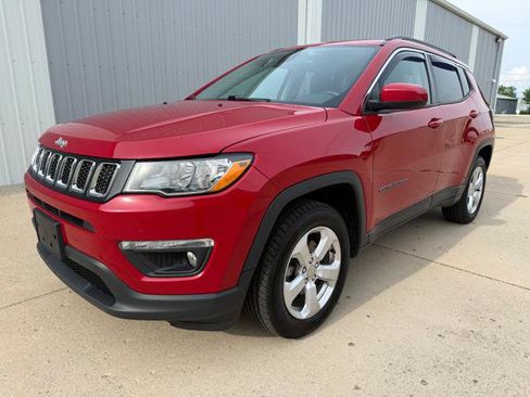 Used 2018 Jeep Compass Latitude w/ Popular Equipment Group AWD/4WD image 2