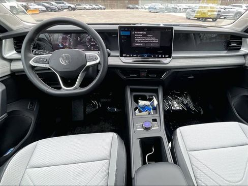 New 2026 Volkswagen Tiguan SE image 12