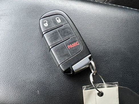 Used 2020 Dodge Journey SE w/ SE Popular Equipment Group FWD image 33