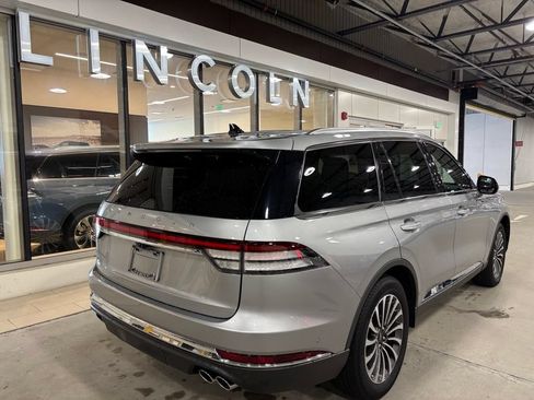 Used 2023 Lincoln Aviator Reserve w/ Equipment Group 201A AWD/4WD image 4