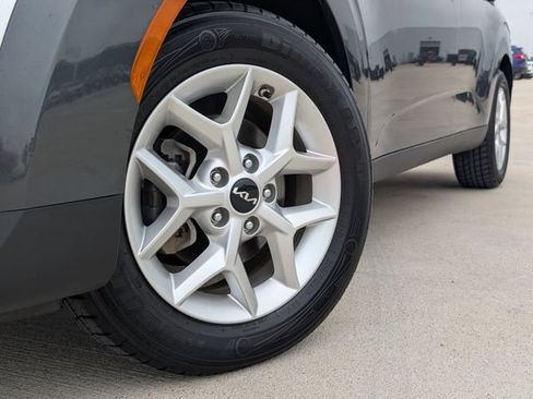 Used 2023 Kia Soul LX w/ LX Technology Package FWD image 2