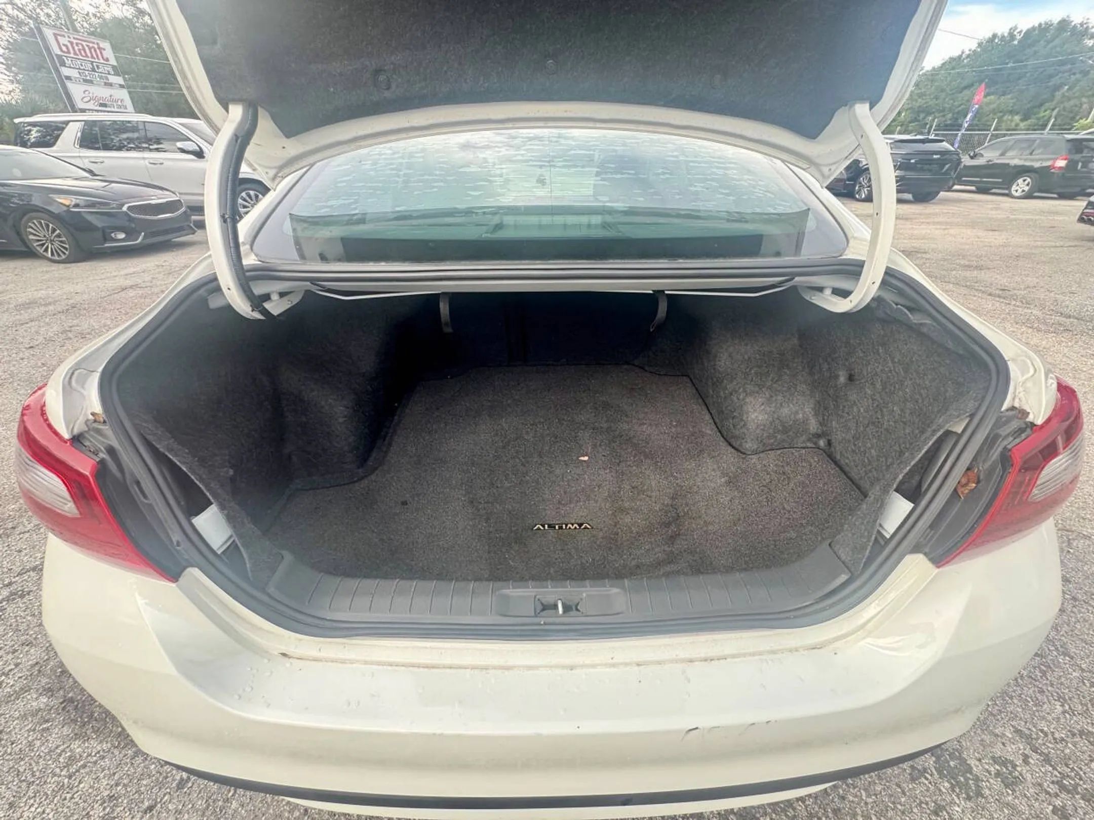 Used 2018 Nissan Altima 2.5 SR w/ SR Special Edition FWD image 12