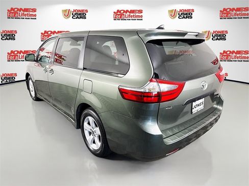 Certified 2020 Toyota Sienna L image 2