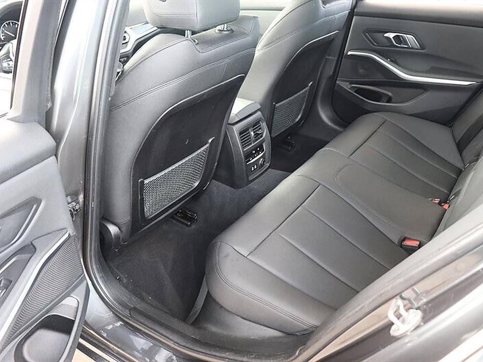Used 2020 BMW 330i Sedan w/ Driving Assistance Package RWD image 16