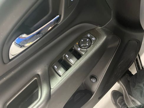 Used 2024 Chevrolet Equinox LT image 23