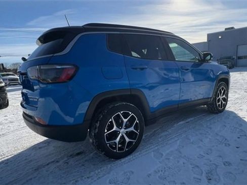 Used 2024 Jeep Compass Limited image 8