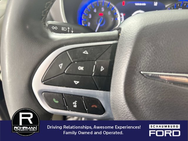 Used 2024 Chrysler Pacifica Touring-L FWD image 12