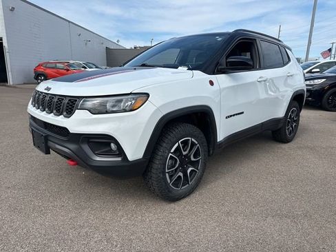 Used 2024 Jeep Compass Trailhawk image 18