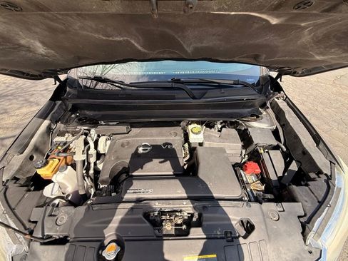 Used 2016 Nissan Pathfinder SV image 12