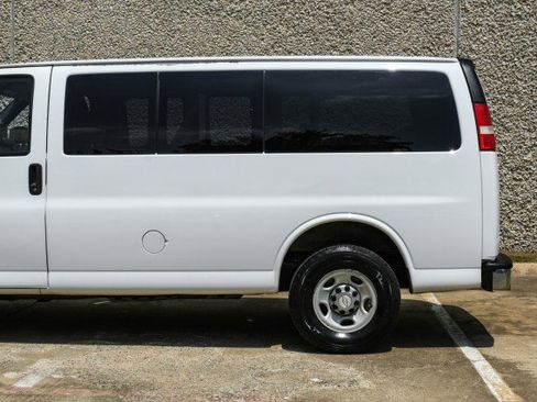Used 2015 Chevrolet Express 2500 LT w/ LT Preferred Equipment Group image 17