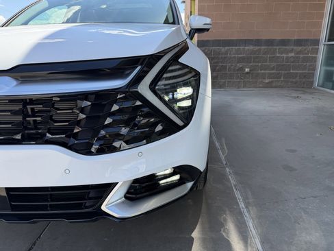 Used 2025 Kia Sportage SX image 11