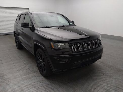 Used 2018 Jeep Grand Cherokee Altitude RWD image 13