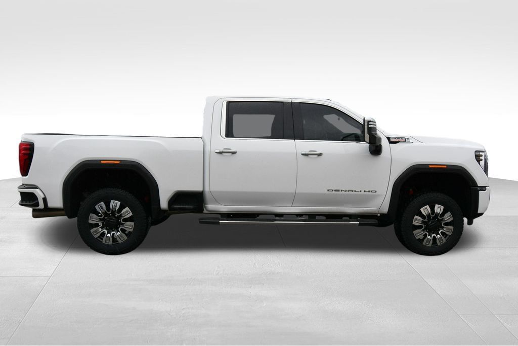 Used 2024 GMC Sierra 3500 Denali w/ Technology Package AWD/4WD image 10