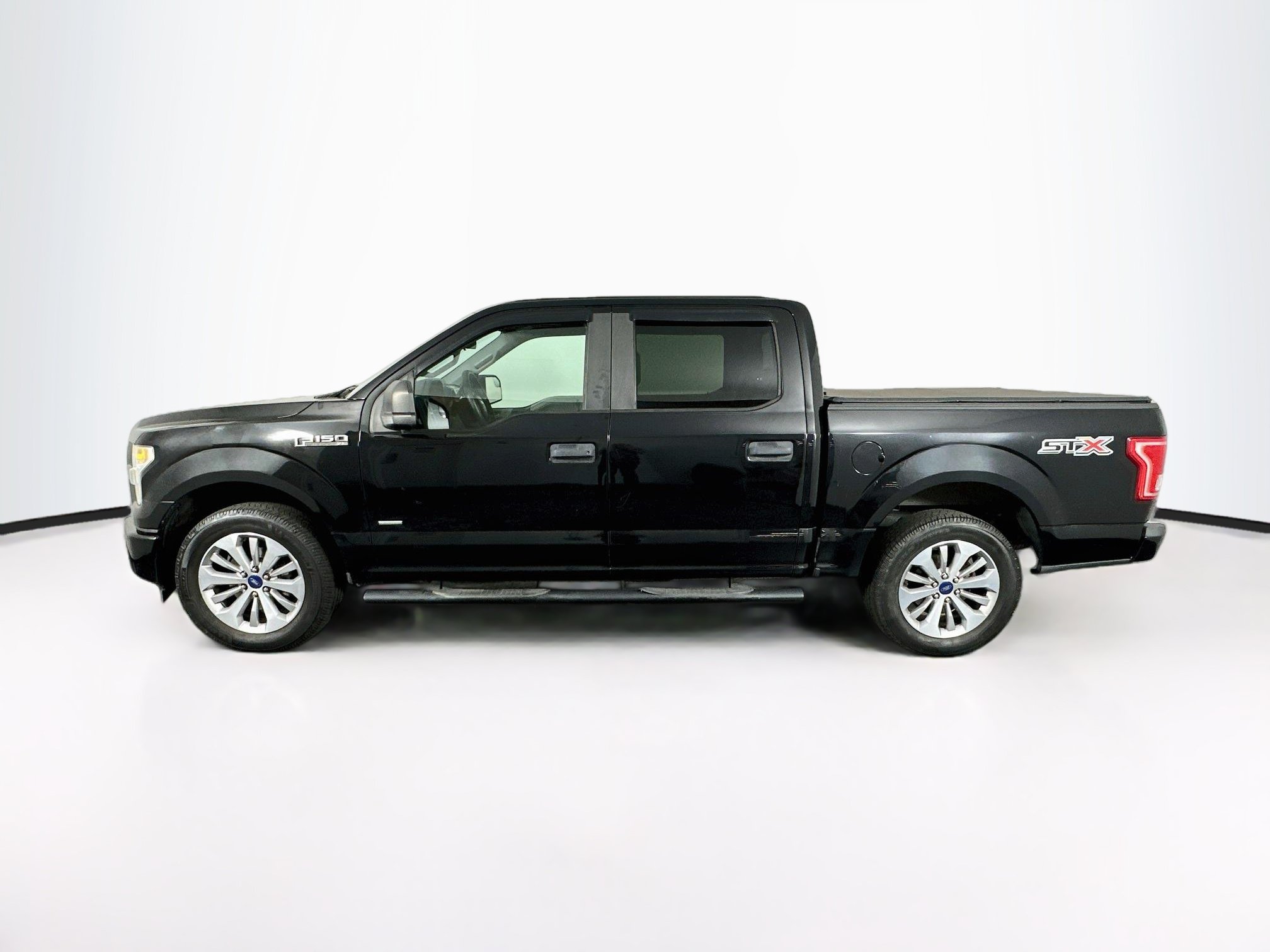 Used 2017 Ford F150 XL w/ Equipment Group 101A Mid RWD image 4