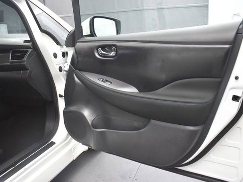 Used 2024 Nissan Leaf S image 25