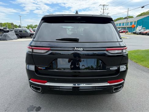 Used 2023 Jeep Grand Cherokee Overland w/ Luxury Tech Group IV AWD/4WD image 6