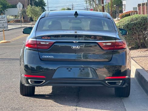 Used 2018 Kia Cadenza Premium w/ Luxury Package image 5