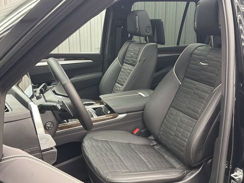 Used 2026 Cadillac Escalade Platinum Sport w/ LPO, ONYX Package image 30