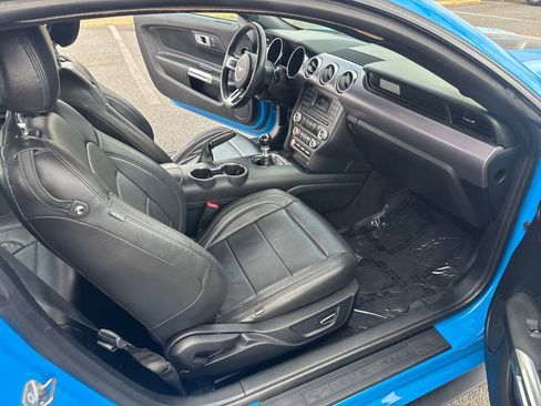 Used 2017 Ford Mustang Coupe RWD image 38