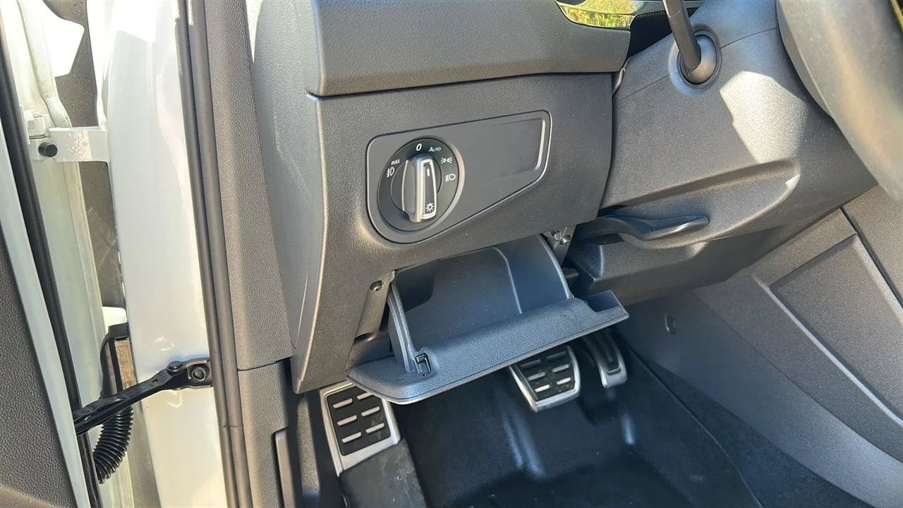 Used 2021 Volkswagen Tiguan SE R-Line AWD/4WD image 33