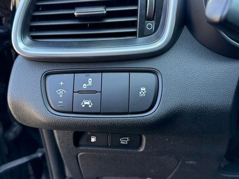 Used 2019 Kia Sorento EX AWD/4WD image 25