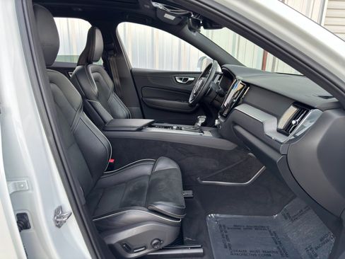 Used 2019 Volvo XC60 T5 R-Design w/ Protection Package image 14