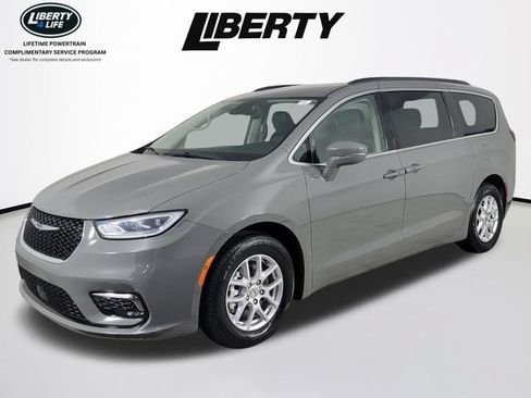 Used 2022 Chrysler Pacifica Touring-L FWD image 7