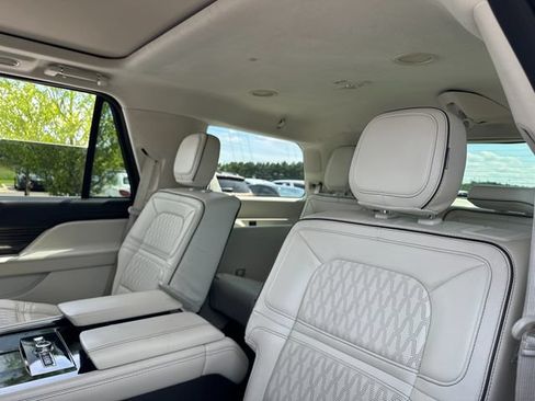 Used 2021 Lincoln Navigator Black Label w/ Special Edition Package AWD/4WD image 22