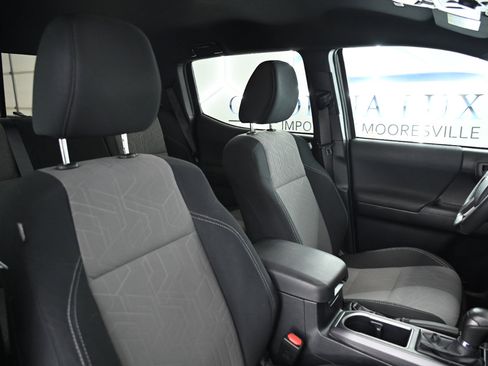 Used 2020 Toyota Tacoma TRD Off-Road image 24