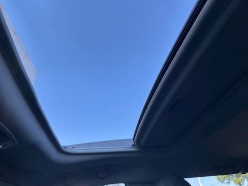 Used 2021 Toyota Sienna XLE FWD image 6